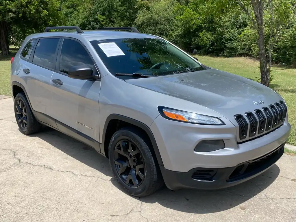 2017 Jeep Cherokee Sport's photo