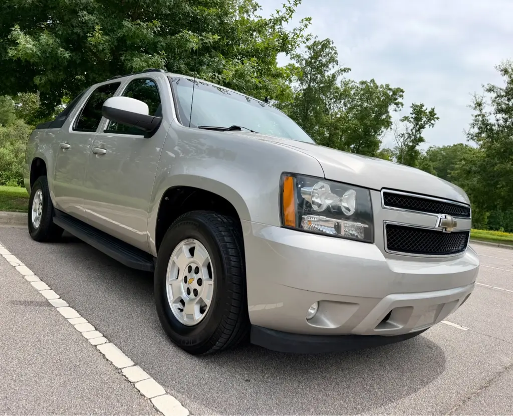 2009 Chevrolet Avalanche undefined photo 3