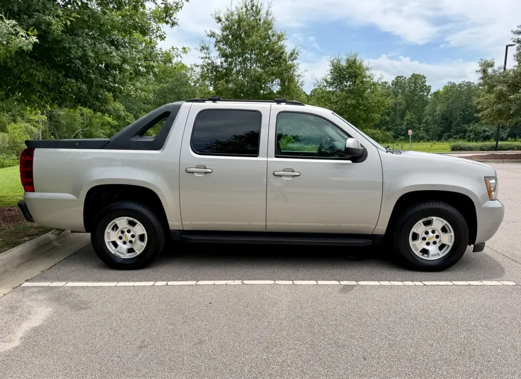 2009 Chevrolet Avalanche undefined photo 4