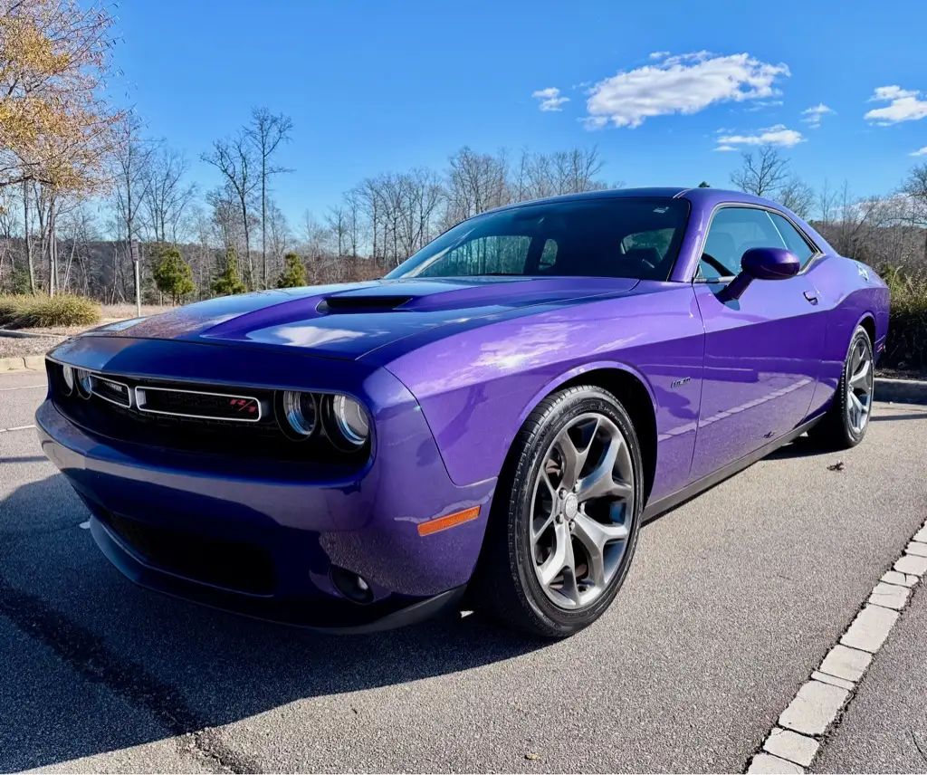 2016 Dodge Challenger R/T photo 1