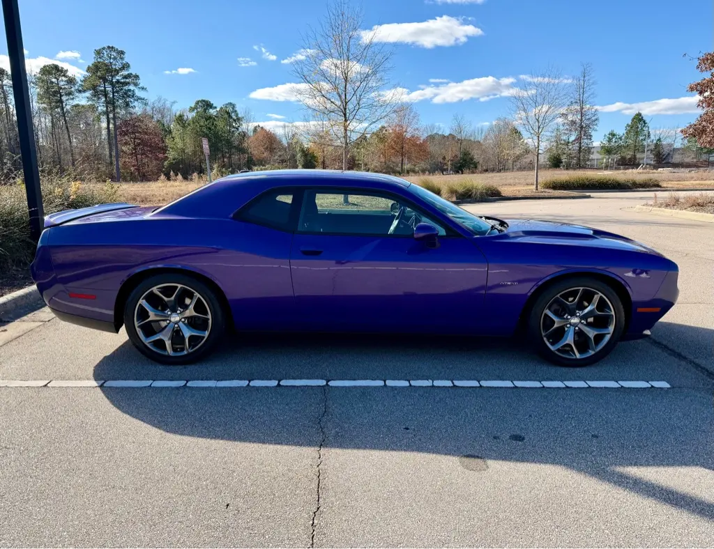 2016 Dodge Challenger R/T photo 3