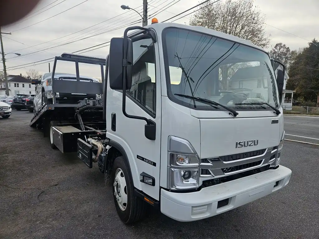 2024 Isuzu NRR's photo