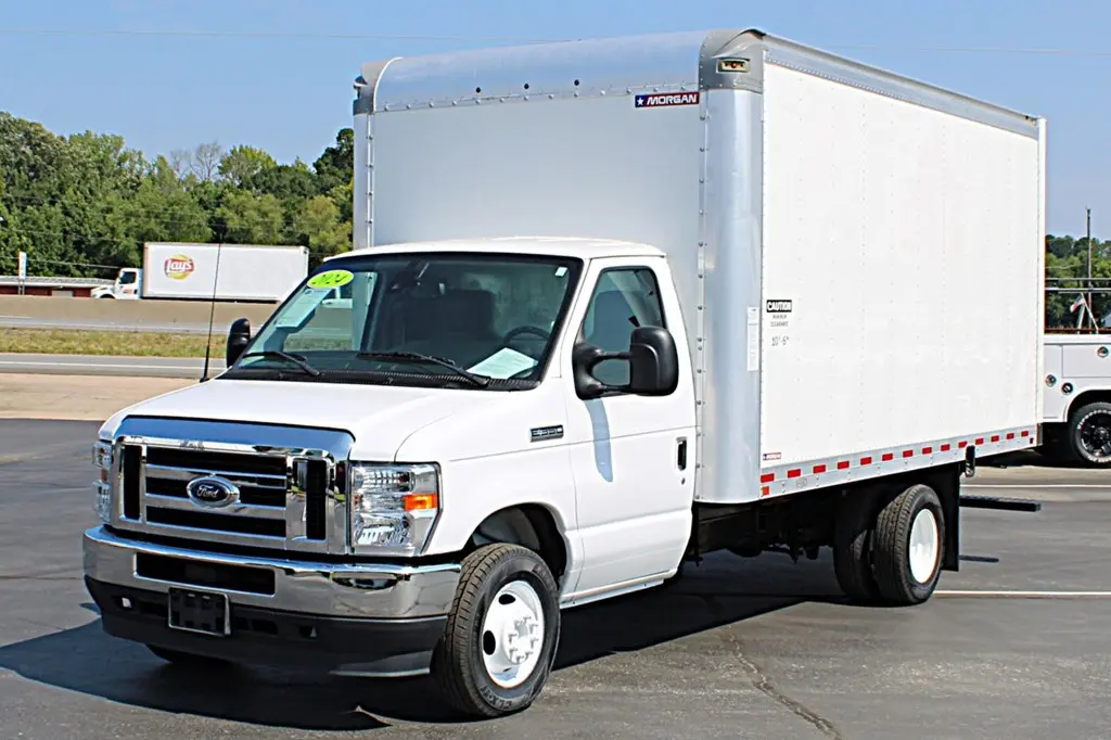 2024 Ford E-Series SRW E-350 Super Duty 138 in WB photo 3