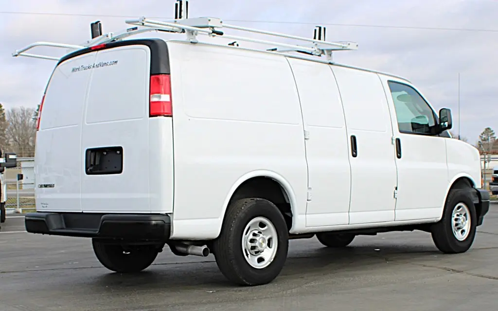 2024 Chevrolet Express 2500 Work Van HD photo 5