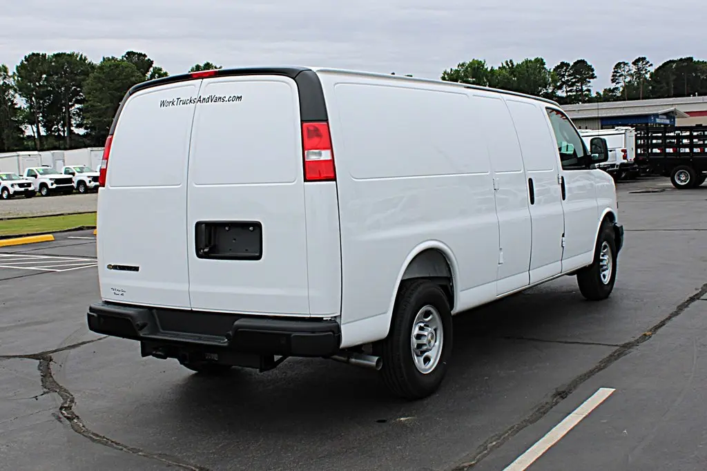 2025 Chevrolet Express Work Van 3500 Extended photo 5