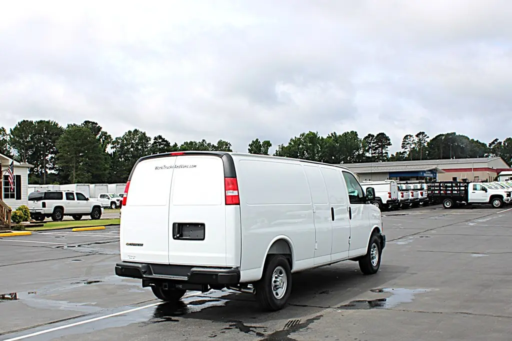 2025 Chevrolet Express Work Van 3500 Extended photo 5