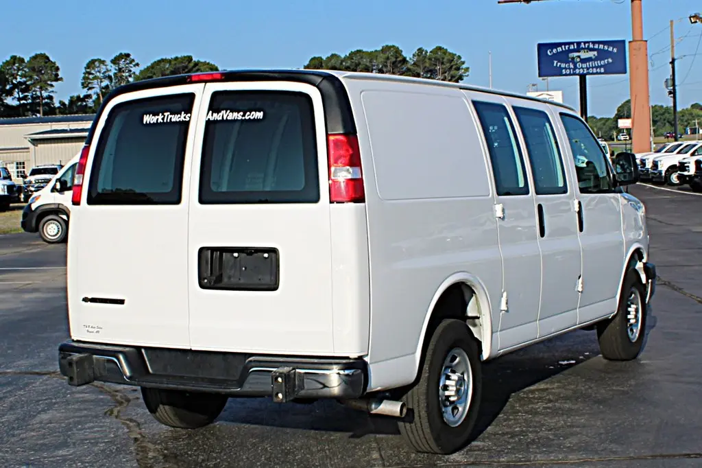 2024 Chevrolet Express 2500 Work Van HD photo 5