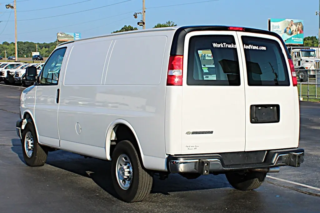 2024 Chevrolet Express 2500 Work Van HD photo 4