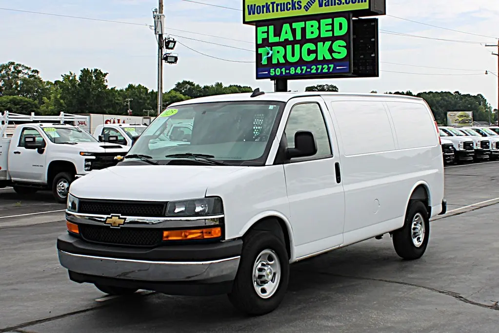 2025 Chevrolet Express Work Van HD 2500 photo 3