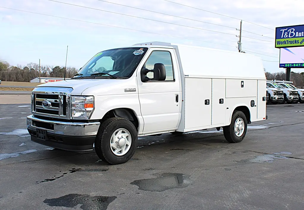 2025 Ford E-Series SRW E-350 Super Duty 138 in WB photo 3