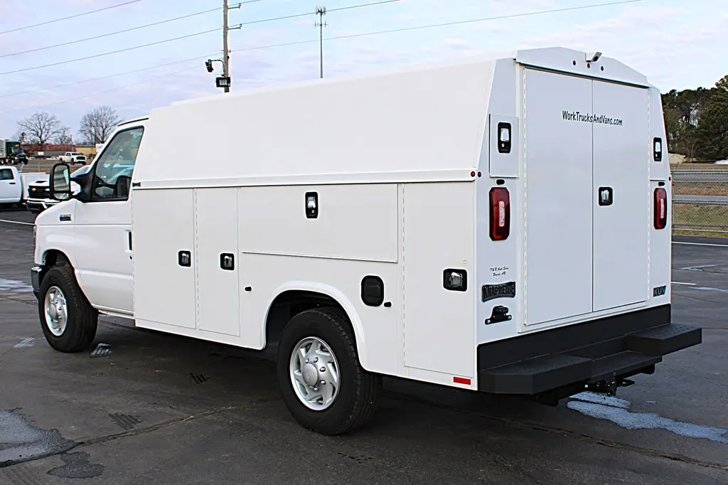 2025 Ford E-Series SRW E-350 Super Duty 138 in WB photo 4