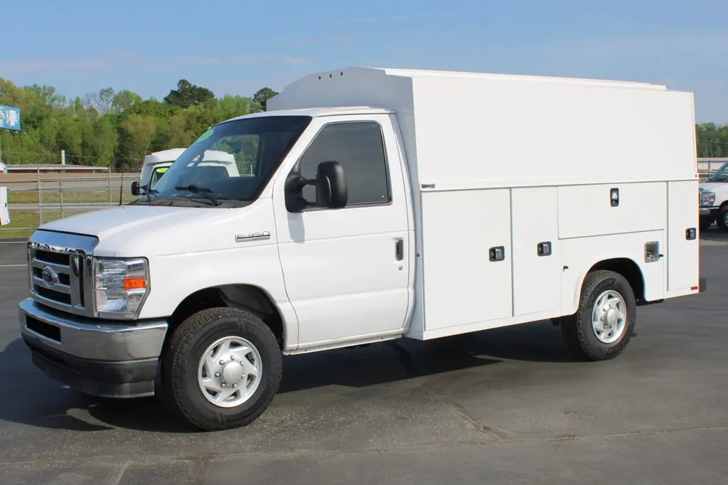 2023 Ford E-Series SRW E-350 Super Duty 138 in WB photo 3
