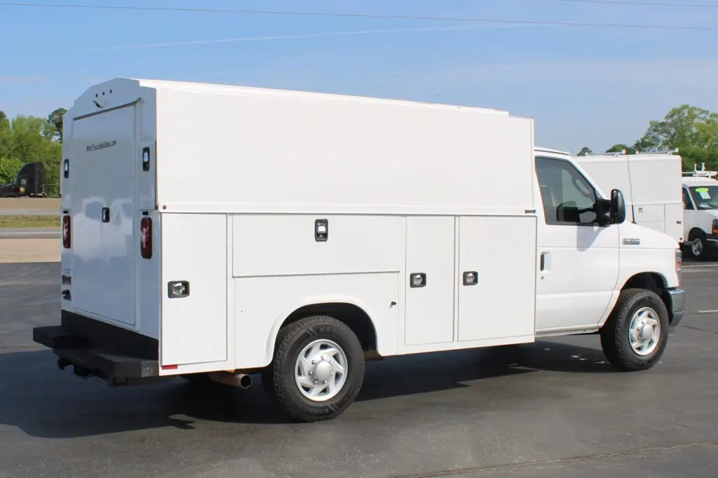 2023 Ford E-Series SRW E-350 Super Duty 138 in WB photo 5