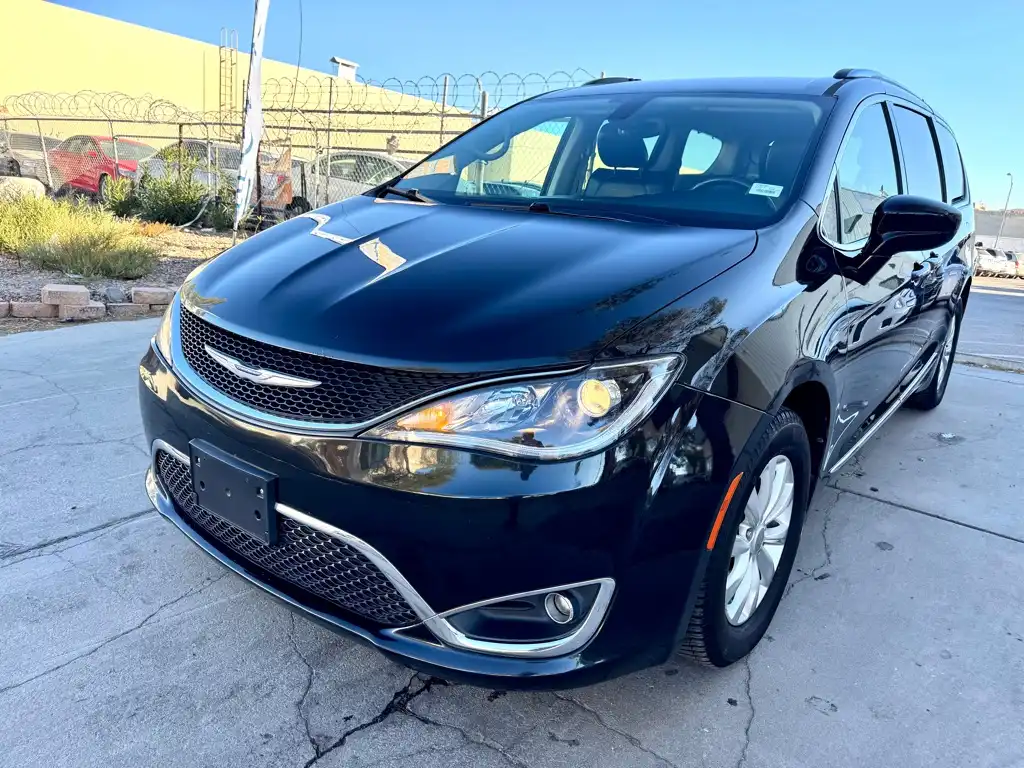 2019 Chrysler Pacifica Touring L's photo