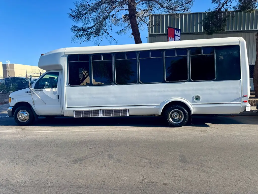 2002 Ford E-Series undefined photo 4