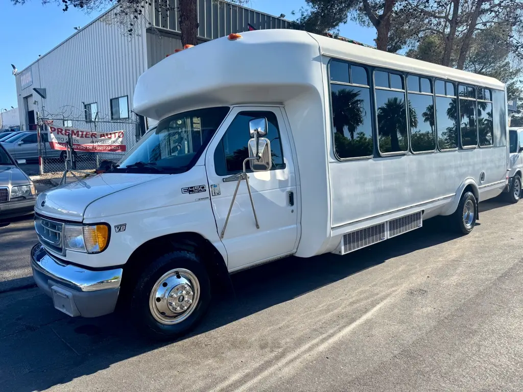 2002 Ford E-Series undefined photo 3