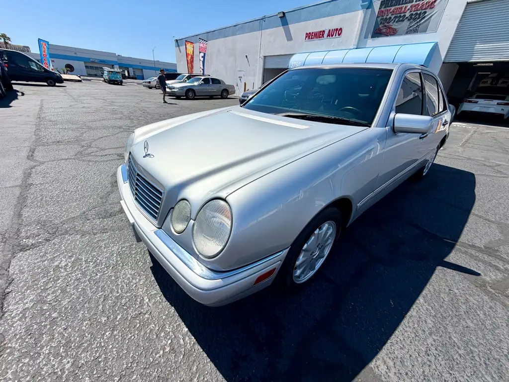 1997 Mercedes-Benz E-Class E 320 photo 1
