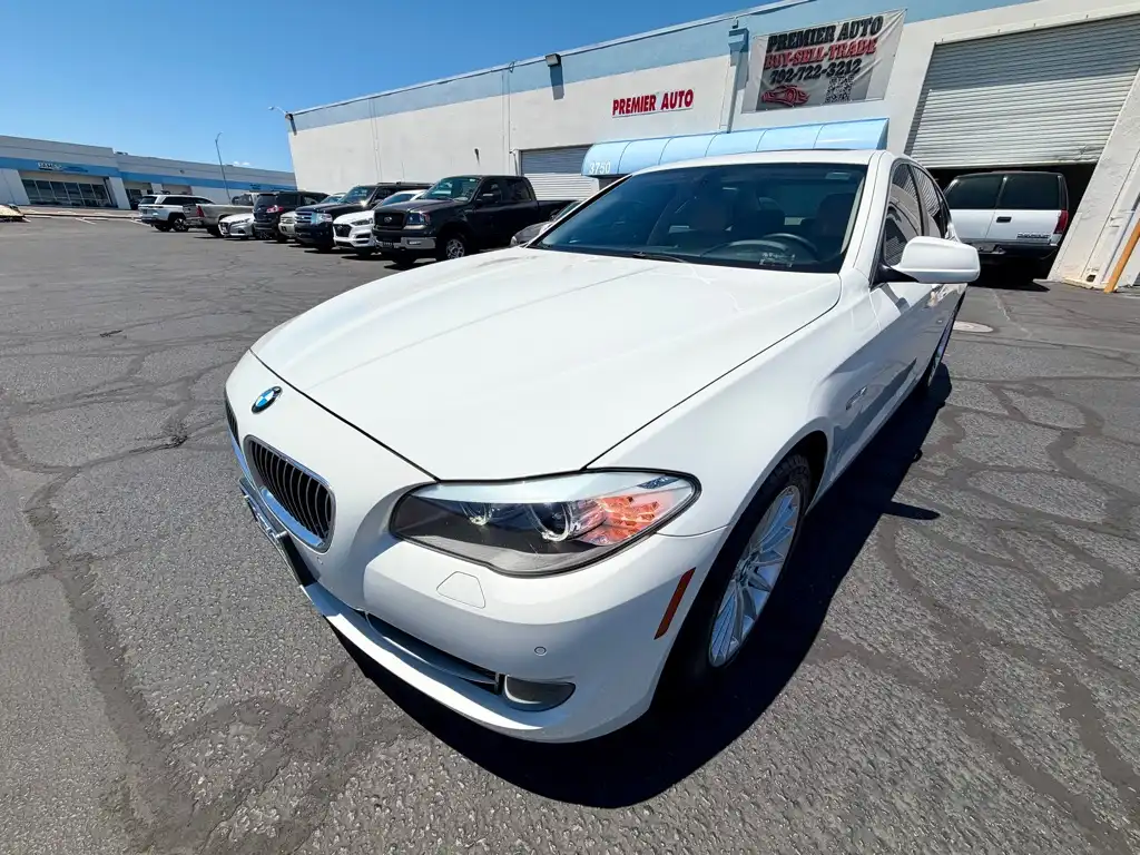 2012 BMW 5 Series 535i Sedan's photo