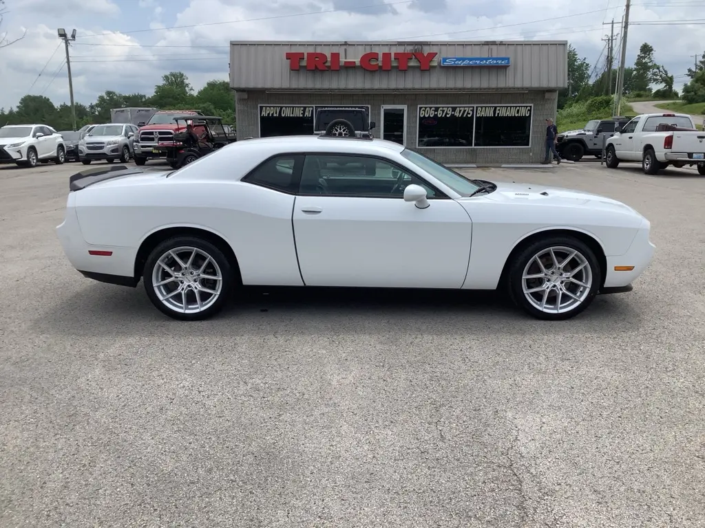 2014 Dodge Challenger R/T Plus photo 5
