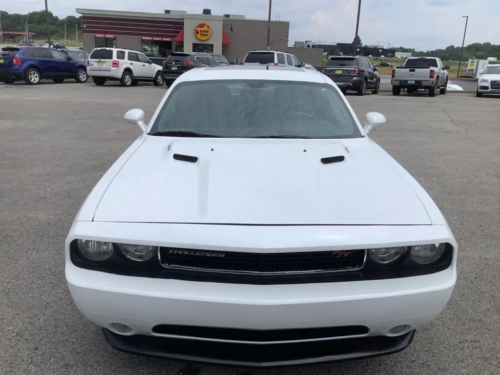 2014 Dodge Challenger R/T Plus photo 3