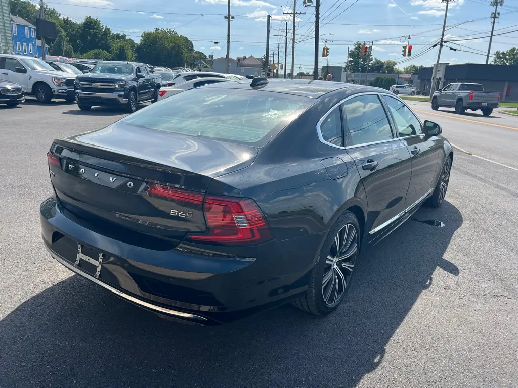 2023 Volvo S90 B6 Plus AWD photo 3