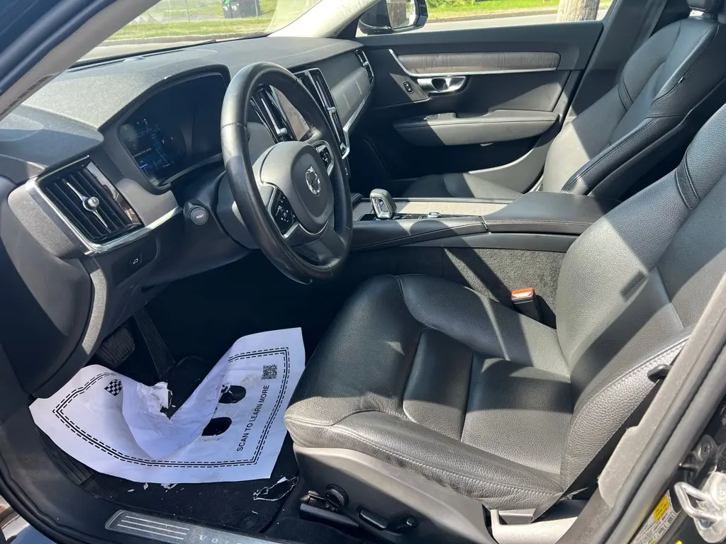 2023 Volvo S90 B6 Plus AWD photo 5