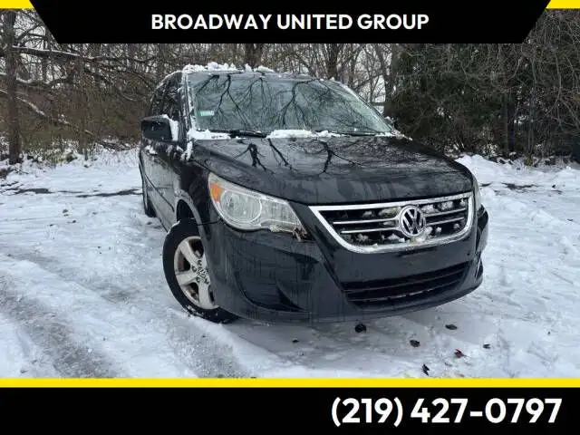 2009 Volkswagen Routan 3.8L S's photo