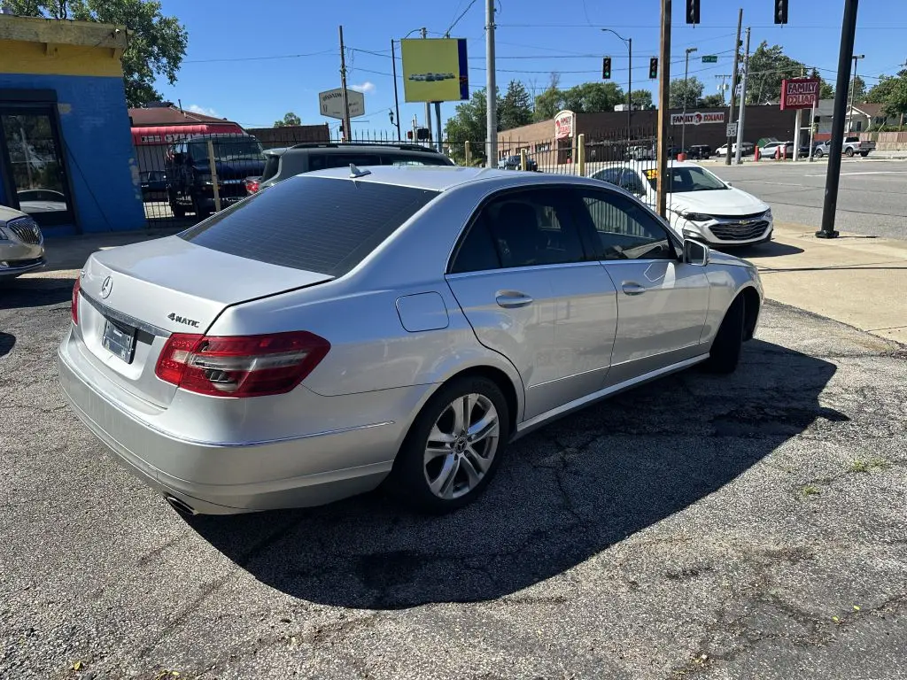 2010 Mercedes-Benz E-Class E350 Luxury 4MATIC photo 3