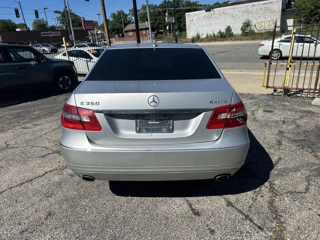 2010 Mercedes-Benz E-Class E350 Luxury 4MATIC photo 4