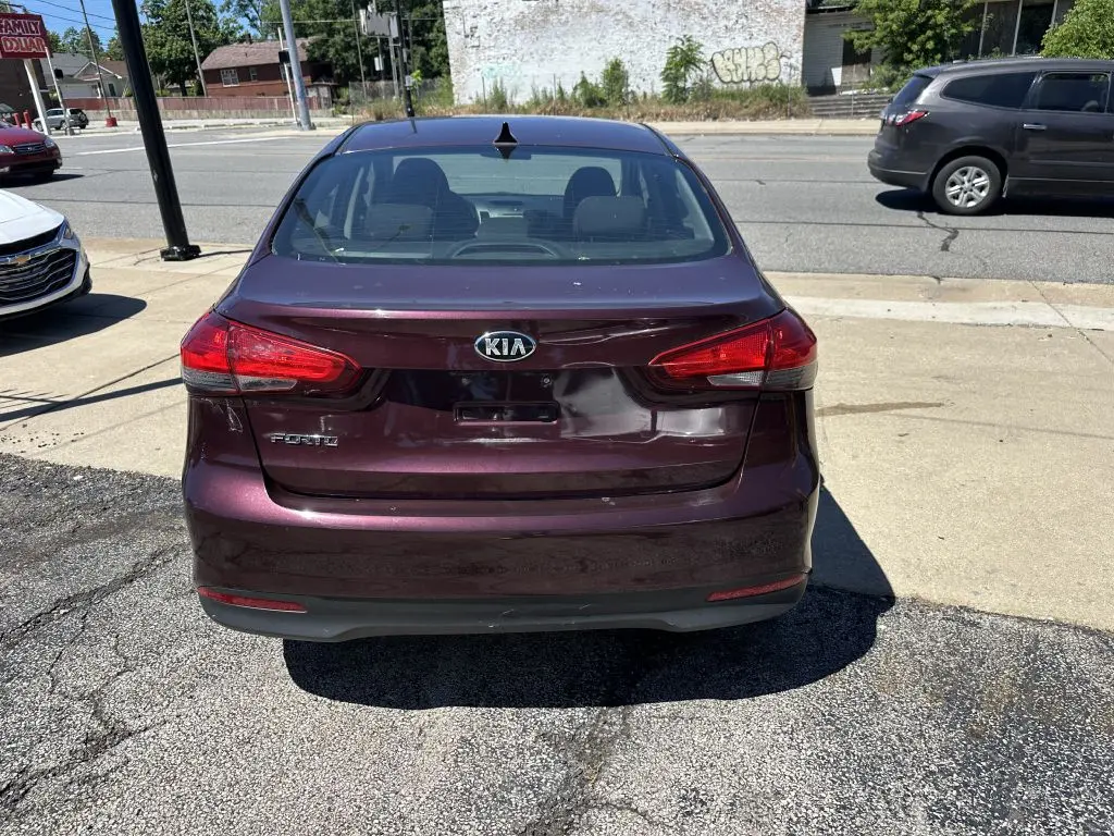 2017 Kia Forte LX Auto photo 5