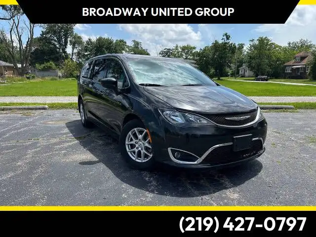 2022 Chrysler Voyager LX's photo