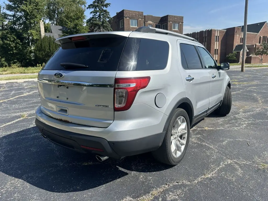 2014 Ford Explorer XLT photo 3