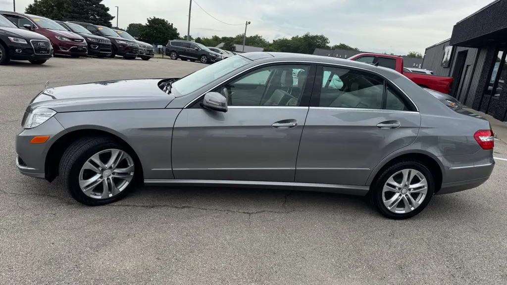 2010 Mercedes-Benz E-Class E350 Luxury 4MATIC photo 5