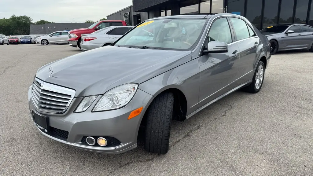2010 Mercedes-Benz E-Class E350 Luxury 4MATIC photo 4