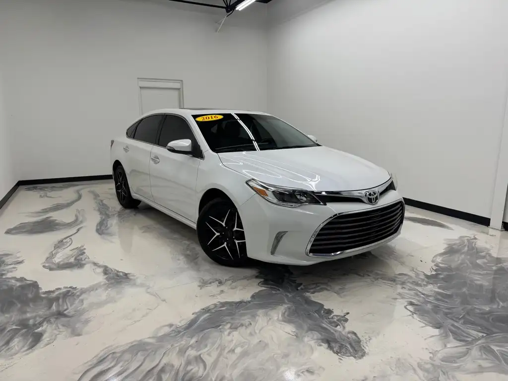 2016 Toyota Avalon XLE Premium's photo