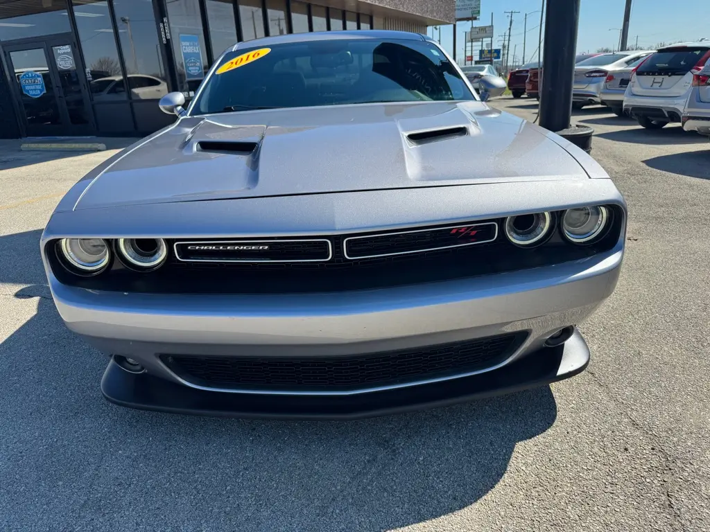 2016 Dodge Challenger R/T photo 3