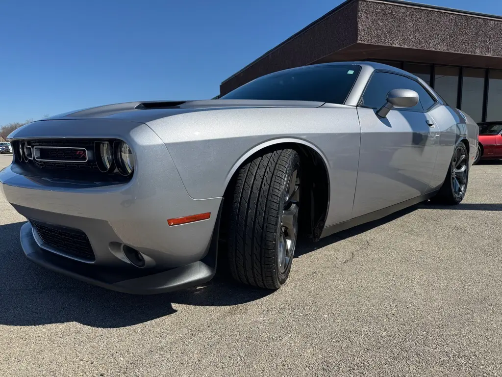 2016 Dodge Challenger R/T photo 4
