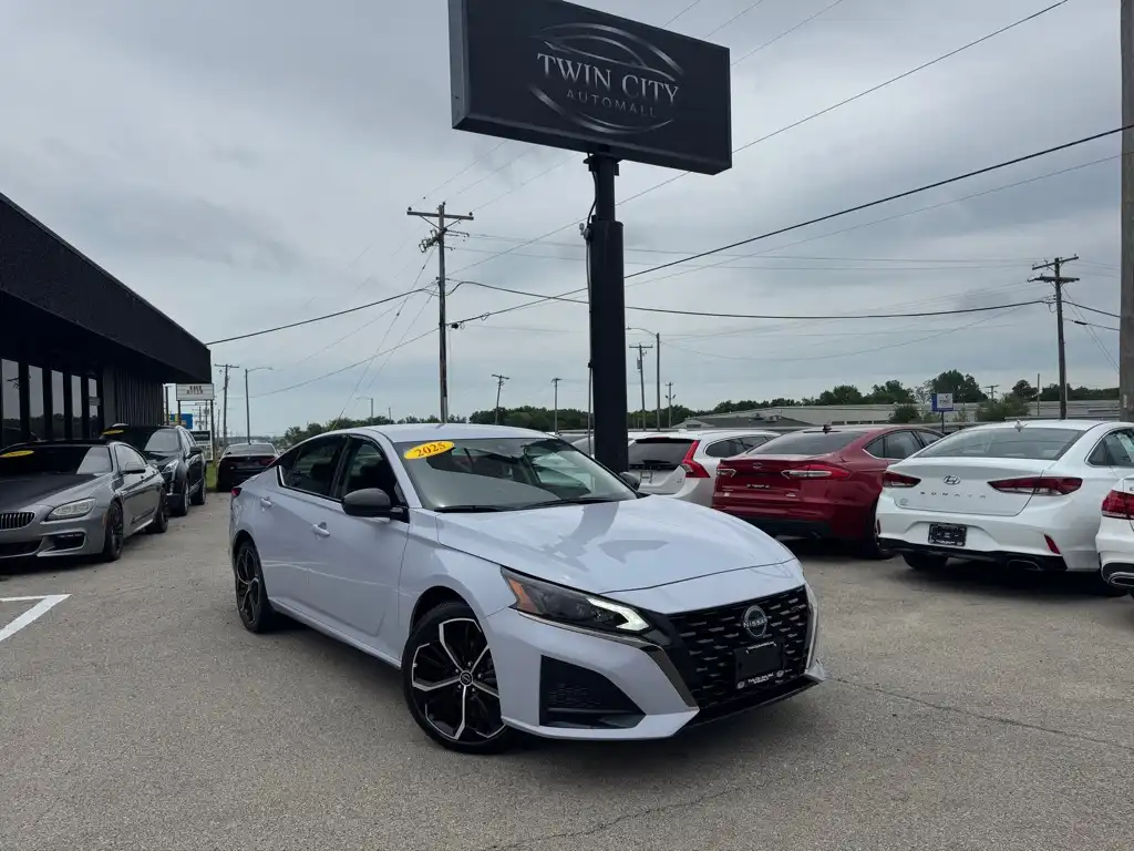 2025 Nissan Altima 2.5 SR's photo