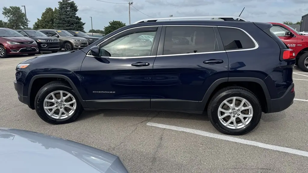2015 Jeep Cherokee Latitude 4X4 photo 5