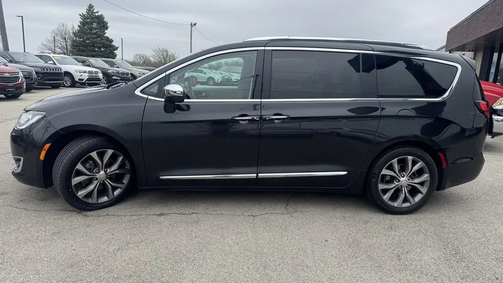 2019 Chrysler Pacifica Limited photo 5