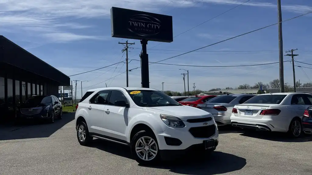 2017 Chevrolet Equinox LS's photo