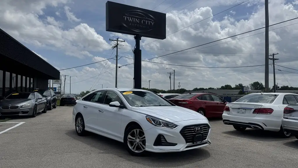 2018 Hyundai Sonata SEL photo 1