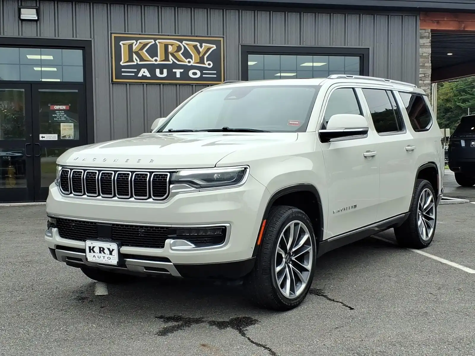 2022 Jeep Wagoneer Series III 4WD's photo