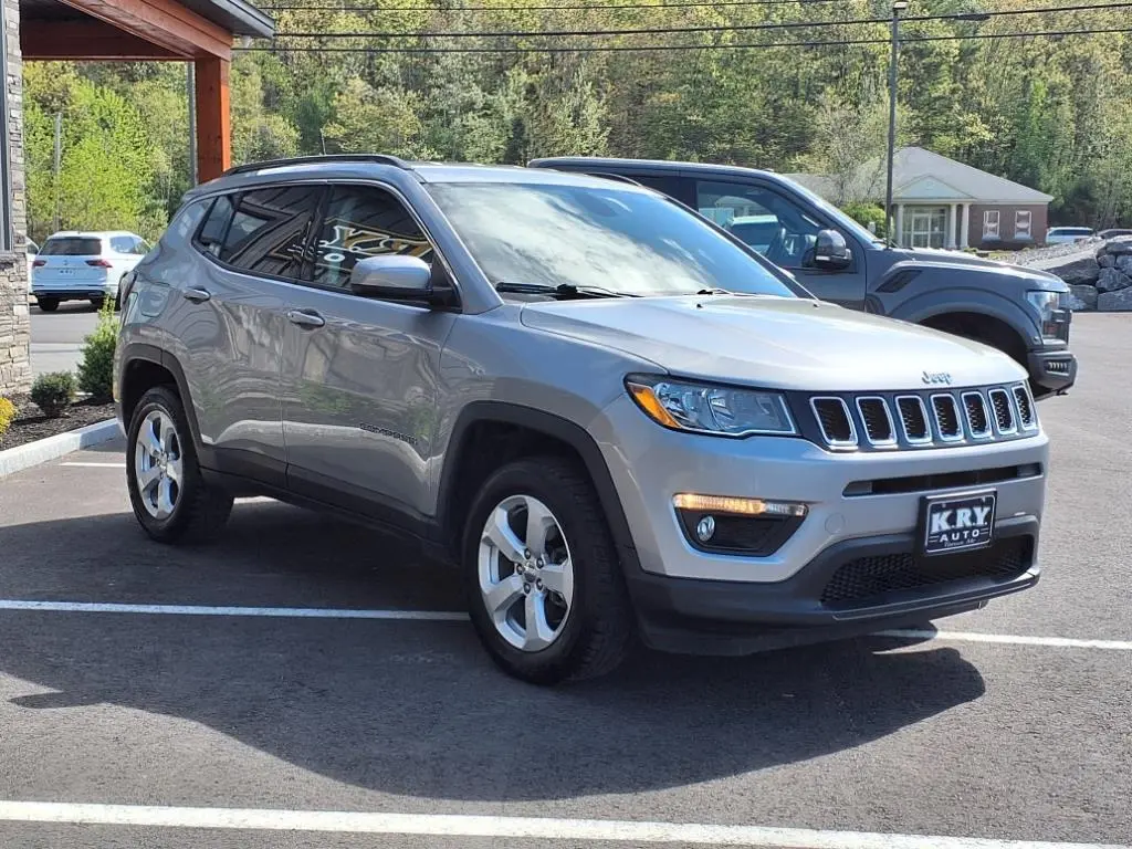 2019 Jeep Compass Latitude 4WD photo 3