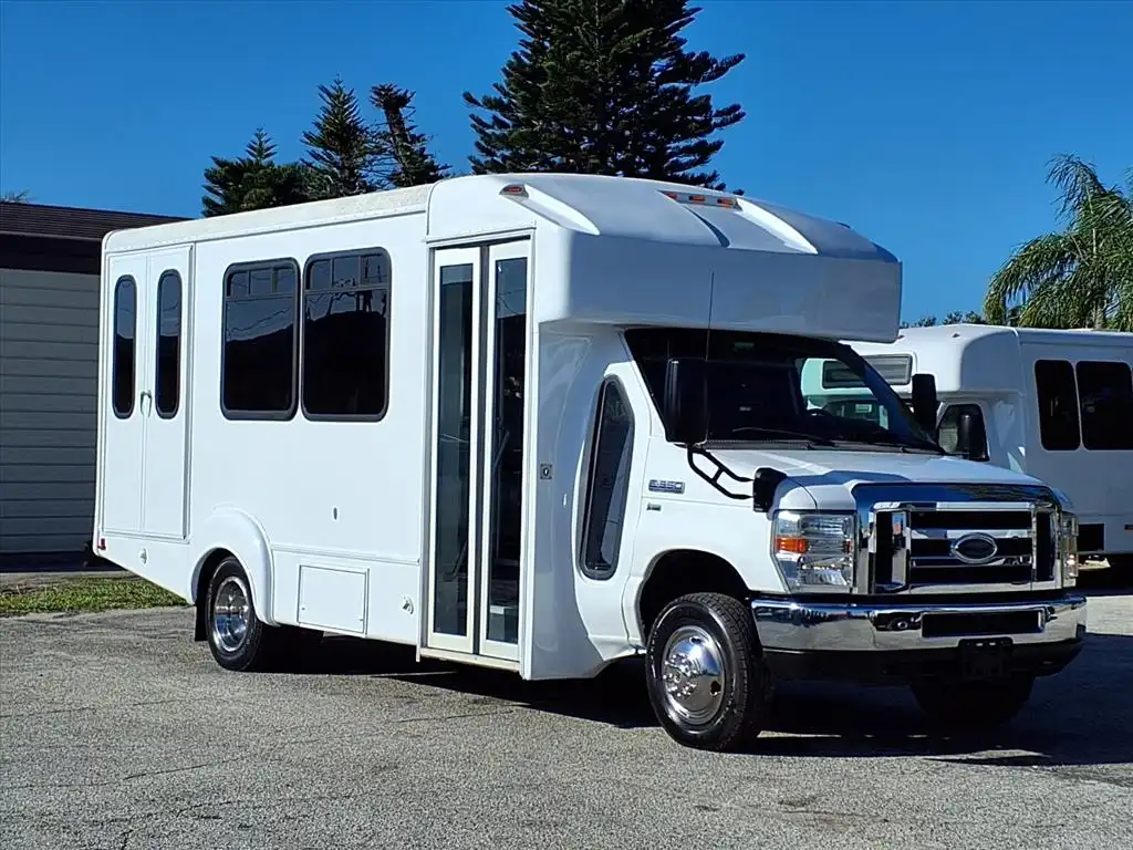 2016 Ford E-Series SRW E-350 Super Duty 138 in WB's photo
