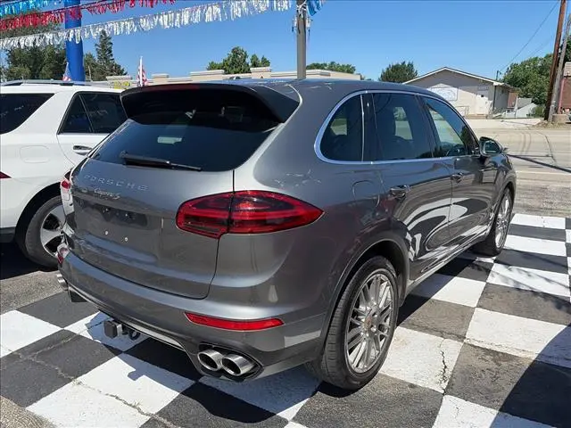 2017 Porsche Cayenne S photo 5