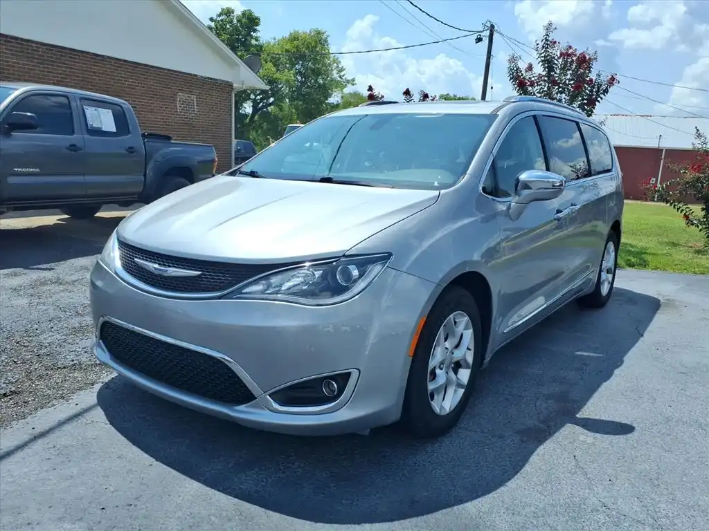 2020 Chrysler Pacifica Limited's photo