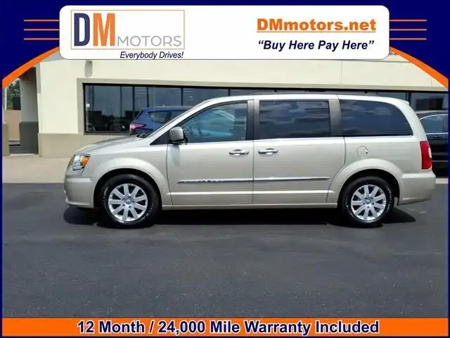 2015 Chrysler Town & Country Touring's photo