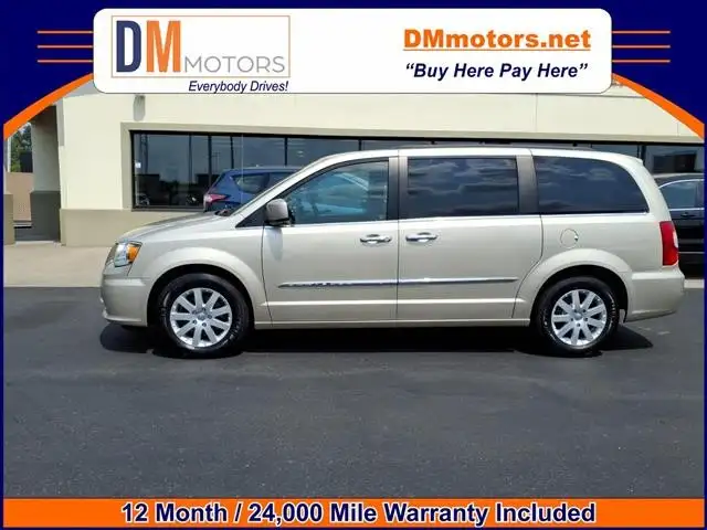 2015 Chrysler Town & Country Touring's photo