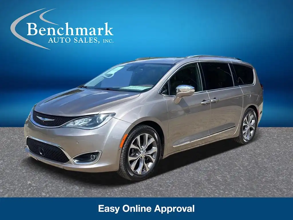 2018 Chrysler Pacifica Limited's photo